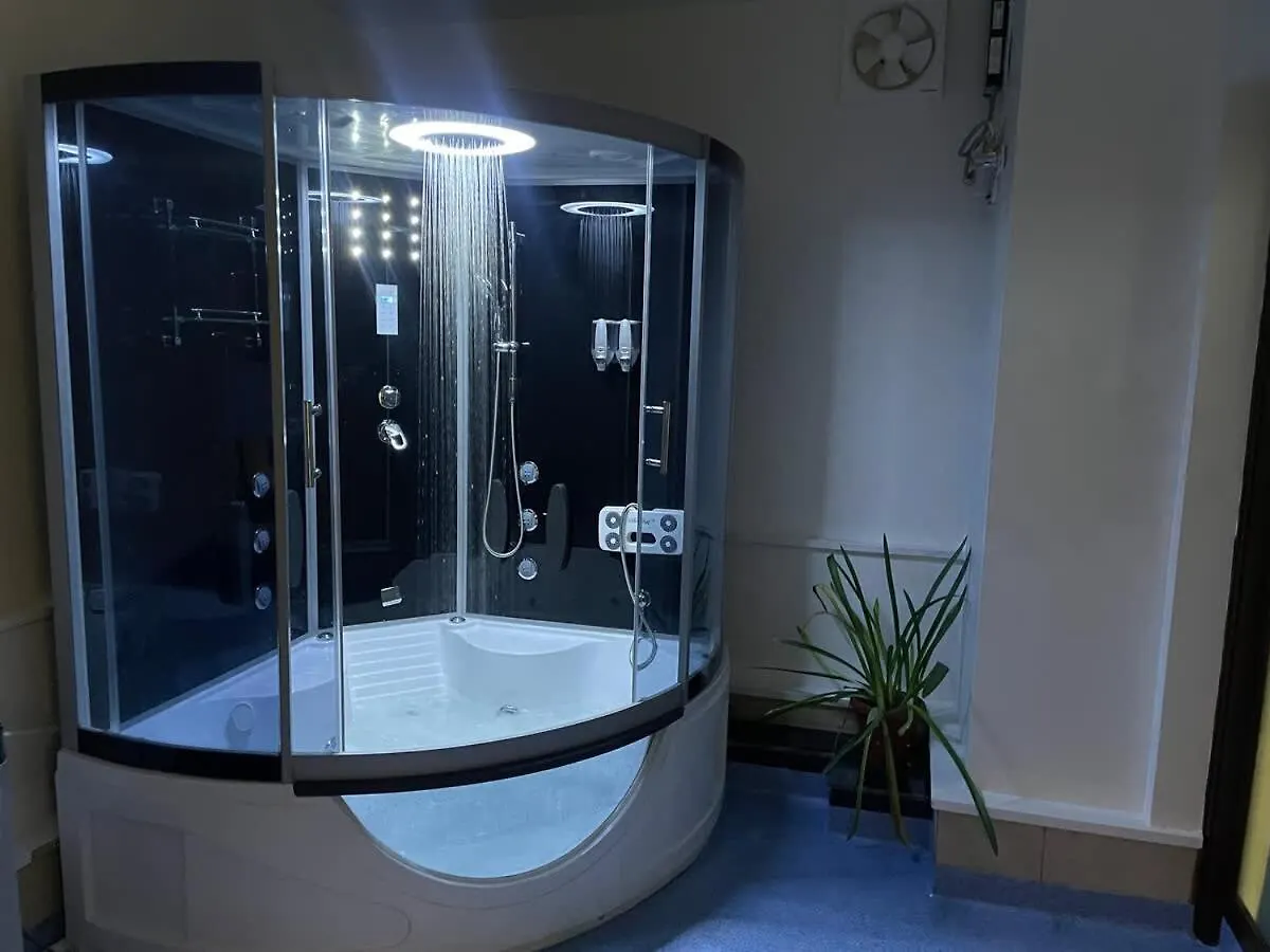 Penthouse With Jacuzzi Steam Bath &Foot Massage Lejlighed Gurgaon