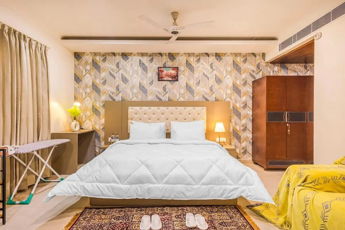 Penthouse With Jacuzzi Steam Bath &Foot Massage Lejlighed Gurgaon 0*,