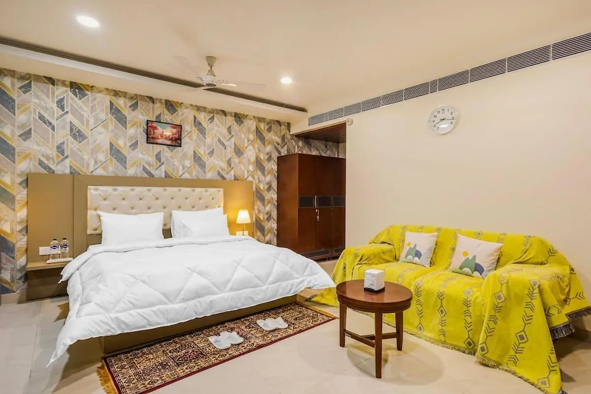 Penthouse With Jacuzzi Steam Bath &Foot Massage Lejlighed Gurgaon