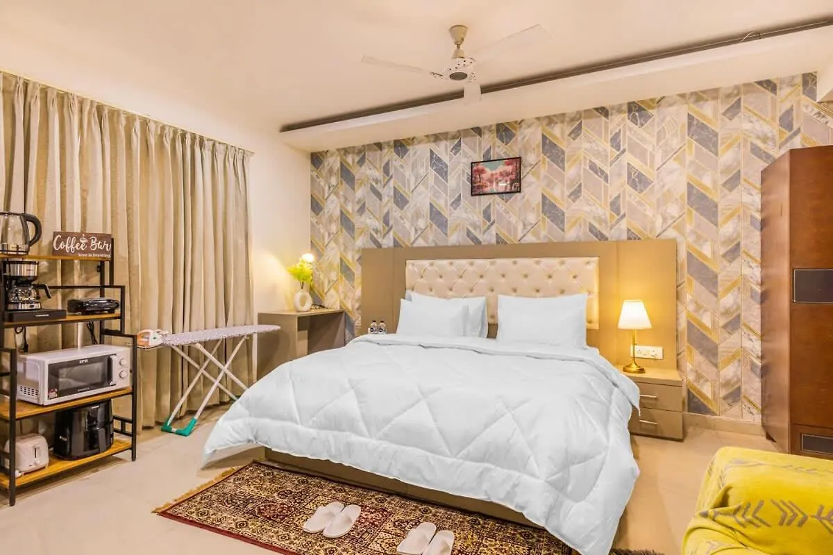 Penthouse With Jacuzzi Steam Bath &Foot Massage Lejlighed Gurgaon